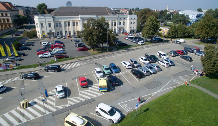 Olomouc chystá nový systém parkování. Výrazně víc zaplatí přespolní a majitelé druhého auta
