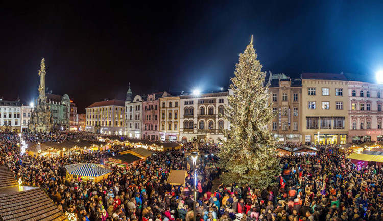 Vánoční trhy v Olomouci zdůrazní tradice. Velký strom dorazí z Hluboček