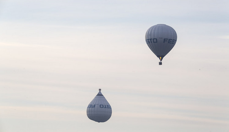 Obrácený balon zaujal obyvatele Olomouce, jedná se o propagační aktivitu německé průmyslové firmy