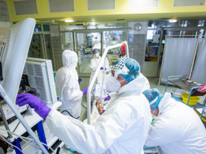 Olomoucká Fakultní nemocnice kvůli pacientům s covidem výrazně omezila plánovanou péči
