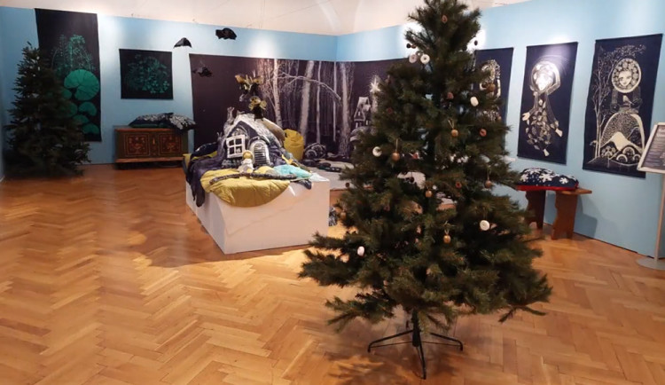 Vánoce v duchu modrotisku. Vlastivědné muzeum připravilo výstavu nadčasové výtvarné techniky