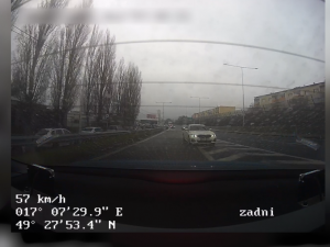 Policisté stříleli na pronásledované BMW. Honička skončila na kraji Olomouce