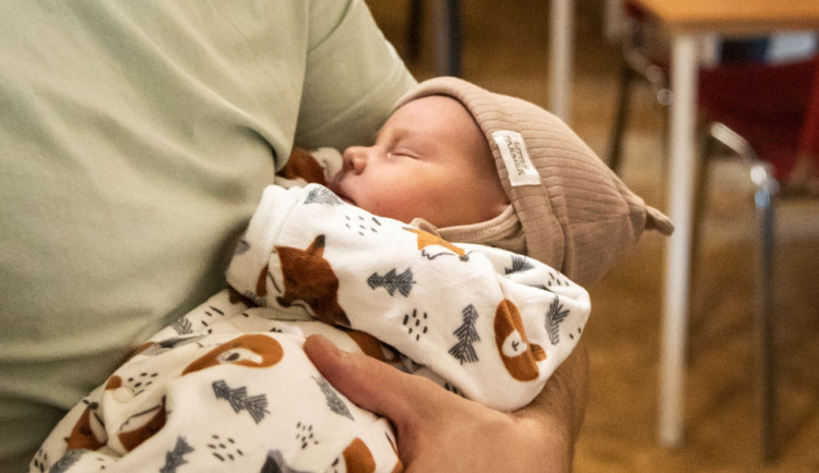 První Olomoučánek letošního roku se narodil doma. Matteo měl 3370 gramů
