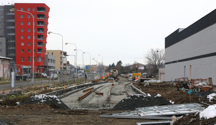 Stavba trati zavře křižovatku na olomouckém sídlišti. Autobusy vyrazí i bočními ulicemi