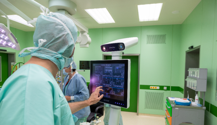 Šumperská nemocnice obnovuje ortopedické operace. Epidemie odložila stovky zákroků