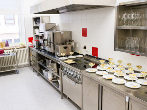Za kuchařskými dovednostmi v novém. Škola v Zábřehu získala gastro učebnu s moderním vybavením