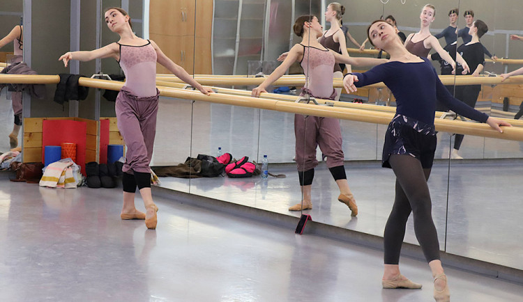 Moravské divadlo pomáhá baletnímu souboru z Kyjeva. Po turné se nemohou vrátit domů