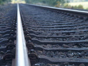 Vlak srazil ženu na přejezdu v Kojetíně. Pravděpodobně šlo o sebevraždu