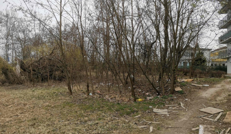 Zaneřáděný pás blízko Šantovky se promění v nový park. Olomouc už má studii a řeší pozemky