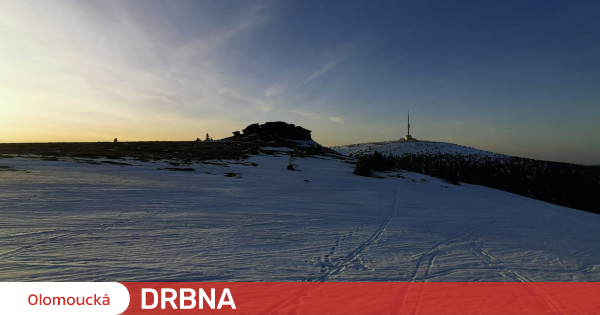 Ovčárna und ervenohorské sedlo bieten wahrscheinlich den letzten Ski.  Langläufer können auch nach Olomoucká Drbna gehen