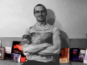 (NE)OBYČEJNÍ: Undergroundový spisovatel Irovský vydal svou osmou knihu. O životě na Nových Sadech