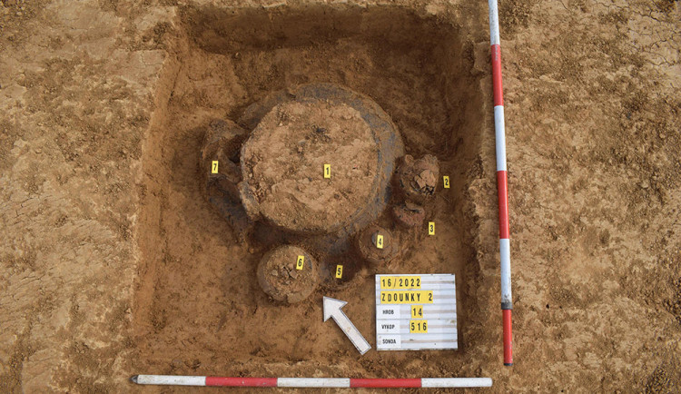 Archeologové z Olomouce nalezli pohřebiště z doby bronzové. Místo skrývalo i zlatý šperk