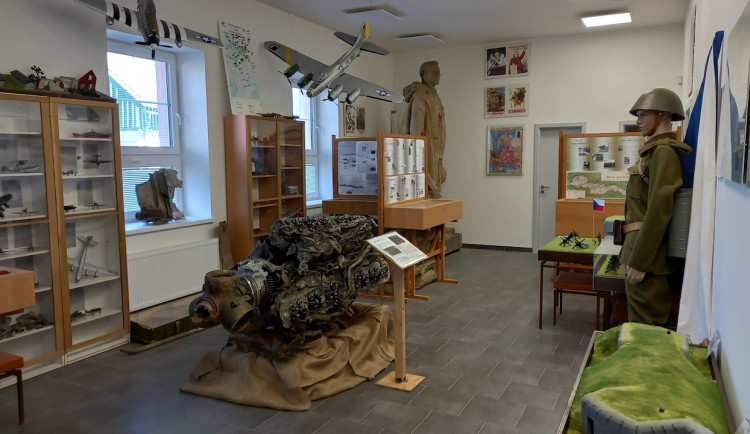V České Vsi se otevřelo válečné muzeum, zázemí má v bývalé zbrojnici