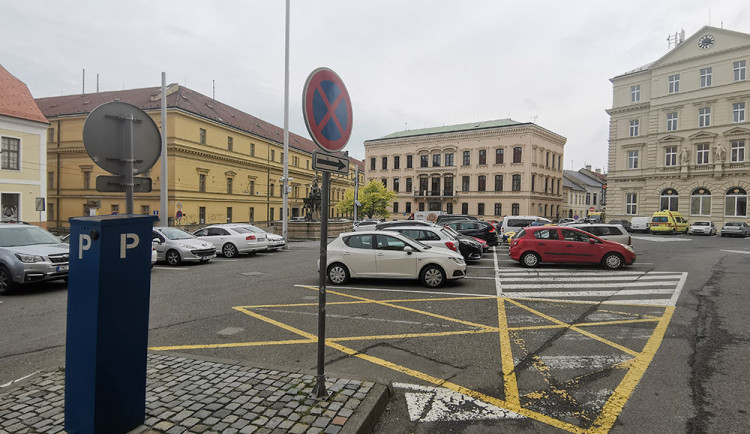 Automobil je v řadě případů nejvhodnější variantou, říká k dopravě v Olomouci výzkumník z univerzity