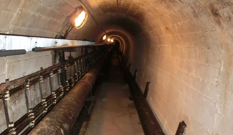 Přísně tajná podzemní ústředna se otevře veřejnosti. Bunkr u Olomouce měl ustát i jaderný výbuch