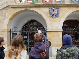 Mladé uprchlíky z Ukrajiny olomoucká charita seznamuje s památkami i českou kulturou
