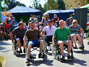 V Rudolfově aleji v Olomouci se opět chystá štafeta na vozíku. Zájemci musí ujet 250 metrů
