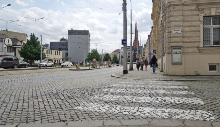 Olomoucká radnice se brání, že na třídě Svobody přechody pro chodce rušit nechce