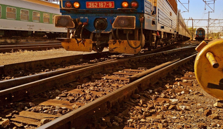 Krajští zastupitelé schválili zrušení čtyř desítek vlakových spojů. Kvůli rostoucím nákladům
