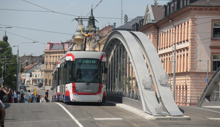 FOTOGALERIE: Po dvou letech hotovo. Most na Masarykově třídě se otevře tramvajím i autům