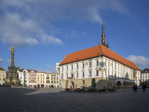 Za čtyři roky snížila Olomouc dluh o sto milionů. Mělo to být víc, tvrdí opozice