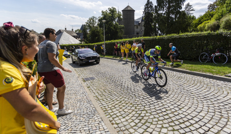 FOTOGALERIE: Šternberk zaplavila špičková cyklistika. Sazka Tour ovládl Ital Rota