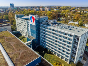 Na dvou klinikách ve Fakultní nemocnici v Olomouci je kvůli epidemii koronaviru zákaz návštěv
