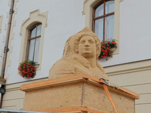 V Olomouci vzniká pískovcová socha císařovny Marie Terezie. Probíhá Týden vojenské historie