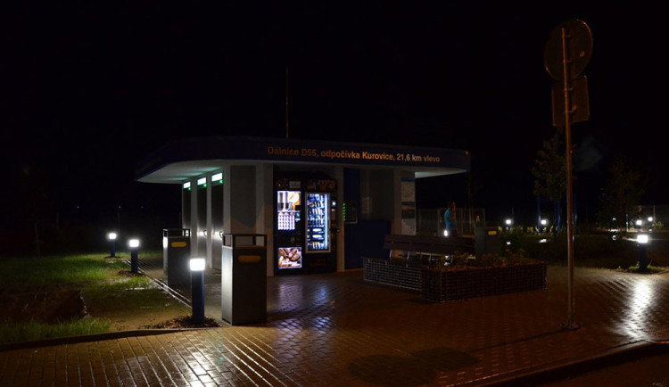 Třetí pokus na dodání toalet pro dálniční odpočívadlo u Olomouce: ŘSD znovu navýšilo cenu