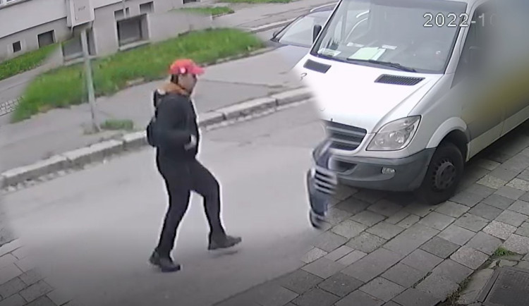 VIDEO: Zloděj ukradl z dodávky v Přerově číšnický flek s téměř 20 tisíci korunami. Zachytily ho kamery