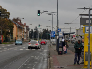 Semafory na Nových Sadech čekají na vyladění. Řidiči láteří, tramvaje hlásí zpoždění