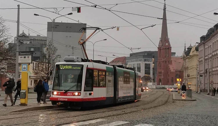 Po konci výluk přestala v Olomouci jezdit tramvaj U. Dopravní podnik preferuje jiný model