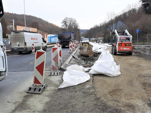 Ze Šternberka už bez semaforů. Končí několikaměsíční stavba mostu v Jívavské
