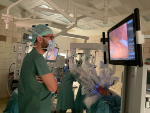 Když operuje da Vinci: chirurgové z Olomouce provedli jako první v republice robotické operace slinivky